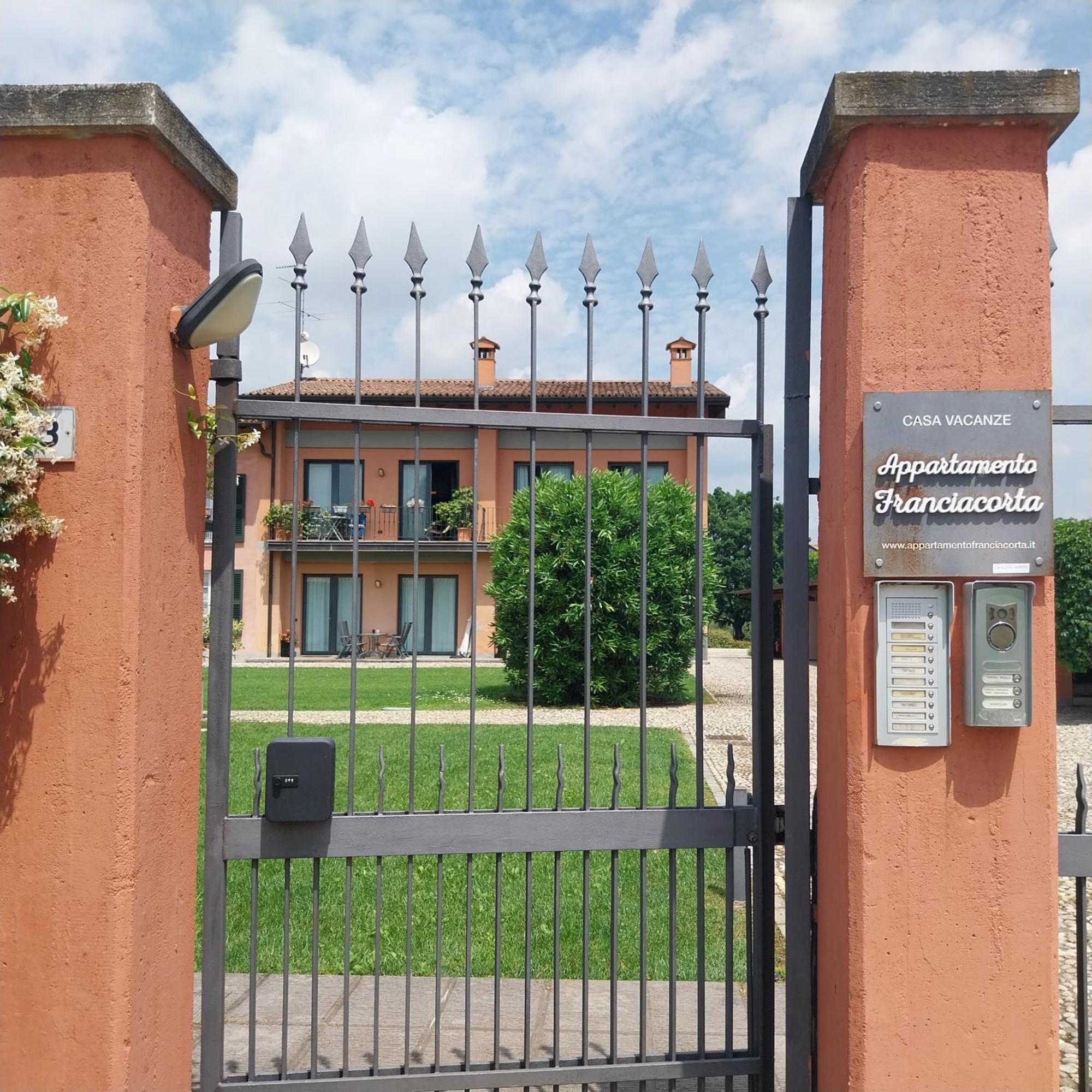 Appartamento Franciacorta Cazzago San Martino Екстериор снимка